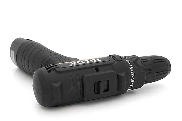 Фото - Шуруповерт Hilda 31818