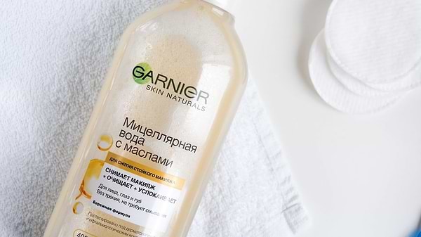 Фото - Міцелярна вода Garnier SKIN NAT двухфазная очищає 400 мл