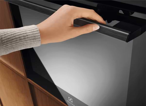 Фото - Духовой шкаф электрический Electrolux LOC8H39WZ