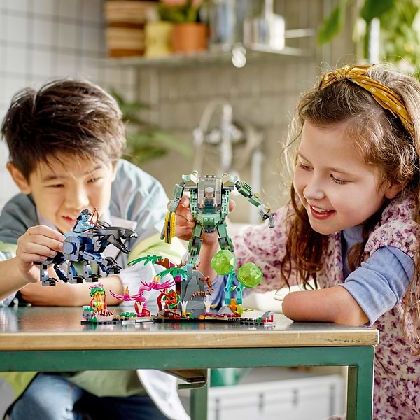 Фото - Конструктор LEGO Avatar Нейтири и Танатор против Куаритча в скафандре УМП (75571)