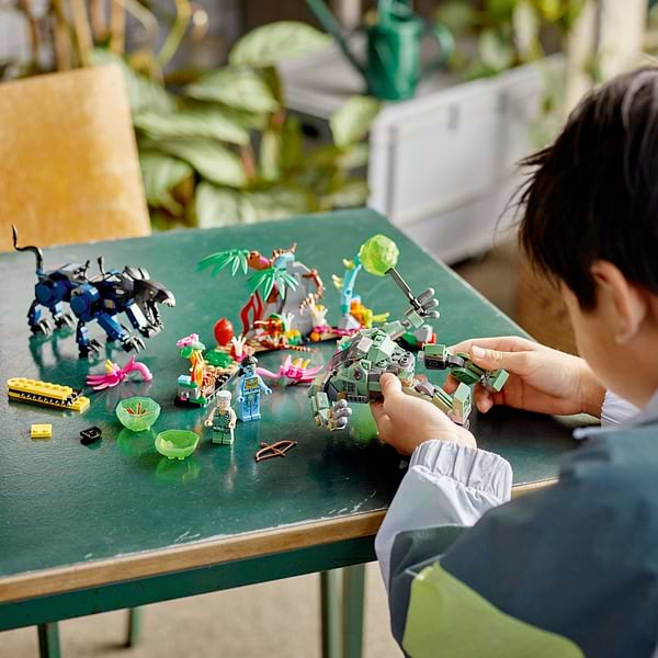Фото - Конструктор LEGO Avatar Нейтири и Танатор против Куаритча в скафандре УМП (75571)