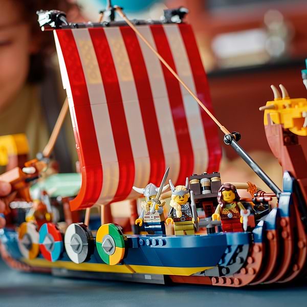 Фото - Конструктор LEGO Creator Корабель вікінгів і Мідгардський змій (31132)