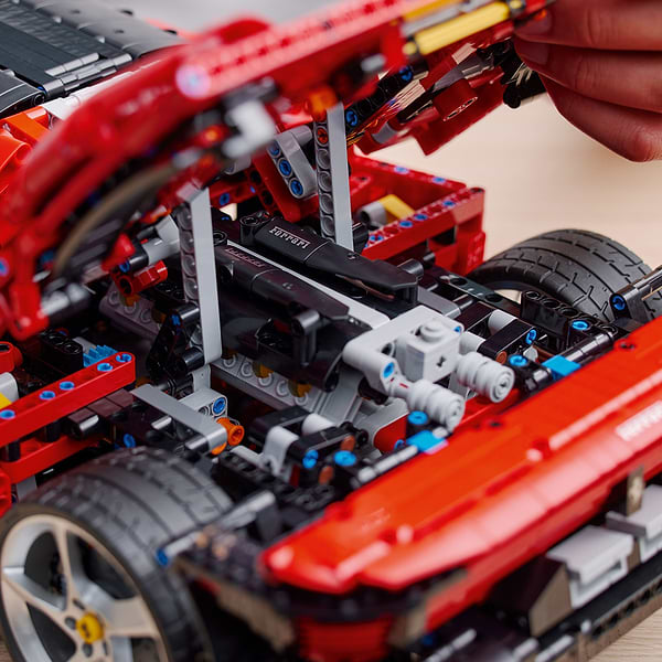 Фото - Конструктор LEGO Technic Ferrari Daytona SP3 (42143