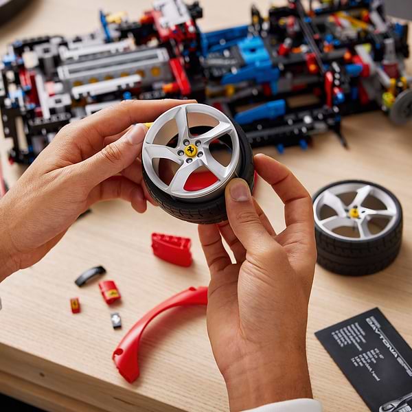 Фото - Конструктор LEGO Technic Ferrari Daytona SP3 (42143