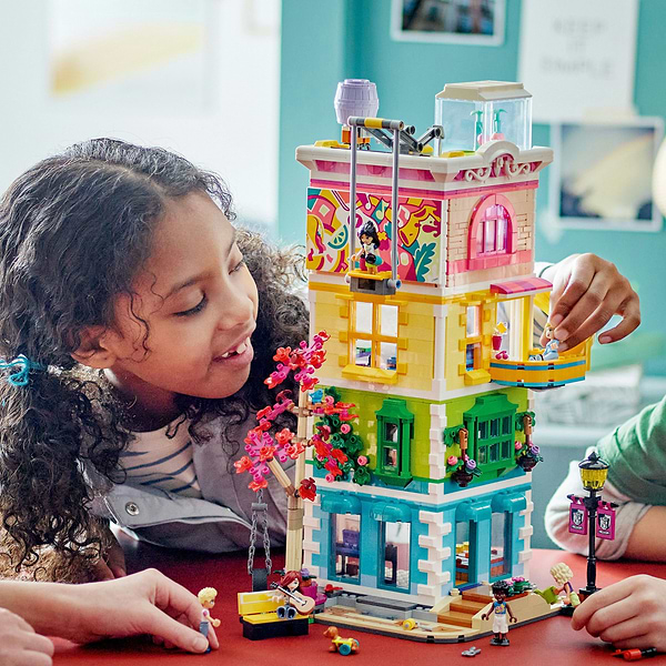 Фото - Конструктор LEGO Friends Хартлейк-Сіті. Громадський центр (41748)