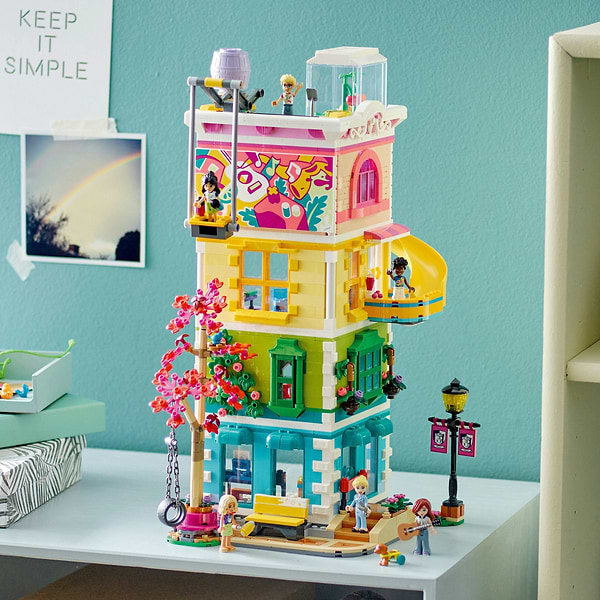 Фото - Конструктор LEGO Friends Хартлейк-Сіті. Громадський центр (41748)