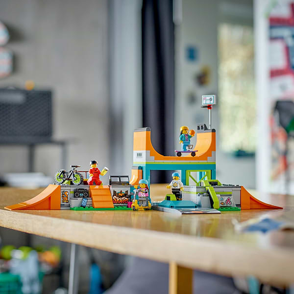 Фото - Конструктор LEGO City Вуличний скейтпарк (60364)