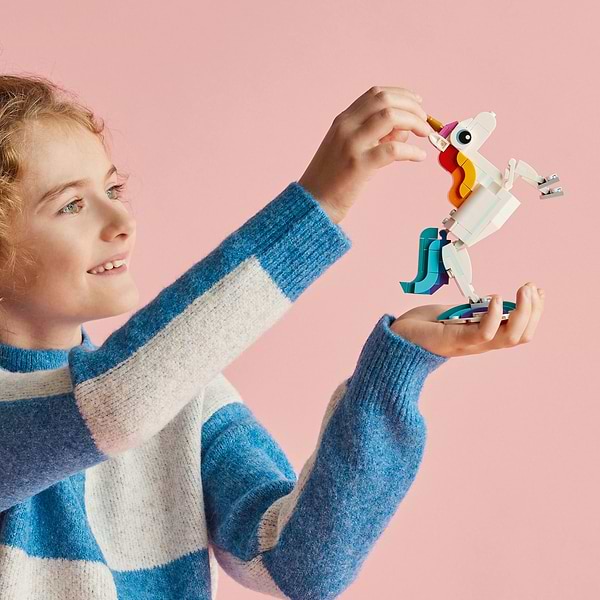Фото - Конструктор LEGO Creator Магический единорог (31140)