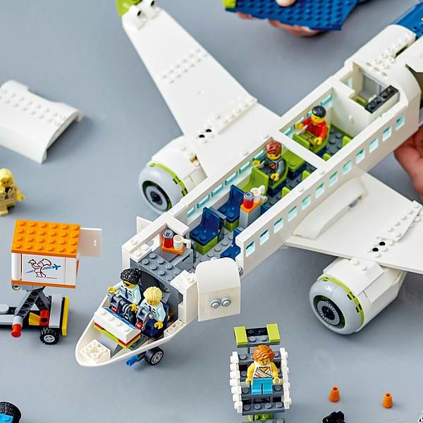 Фото - Конструктор LEGO City Пассажирский самолет (60367)