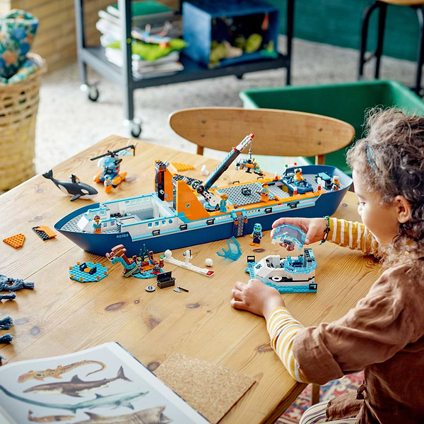 Фото - Конструктор LEGO City Арктичний дослідницький корабель (60368)