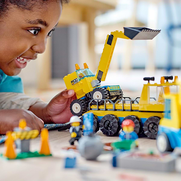 Фото - Конструктор LEGO City Будівельна вантажівка й кулястий кран-таран (60391)