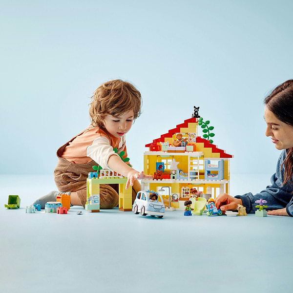 Фото - Конструктор LEGO DUPLO® Семейный дом 3 в 1 (10994)