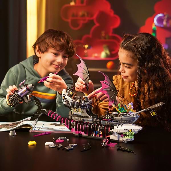 Фото - Конструктор LEGO DREAMZZZ Ужасающий корабль «Акула» (71469)