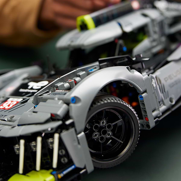 Фото - Конструктор LEGO Technic PEUGEOT 9X8 24H Le Mans Hybrid Hypercar (42156)