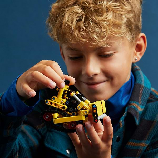 Фото - Конструктор LEGO Technic Надпотужний бульдозер (42163)