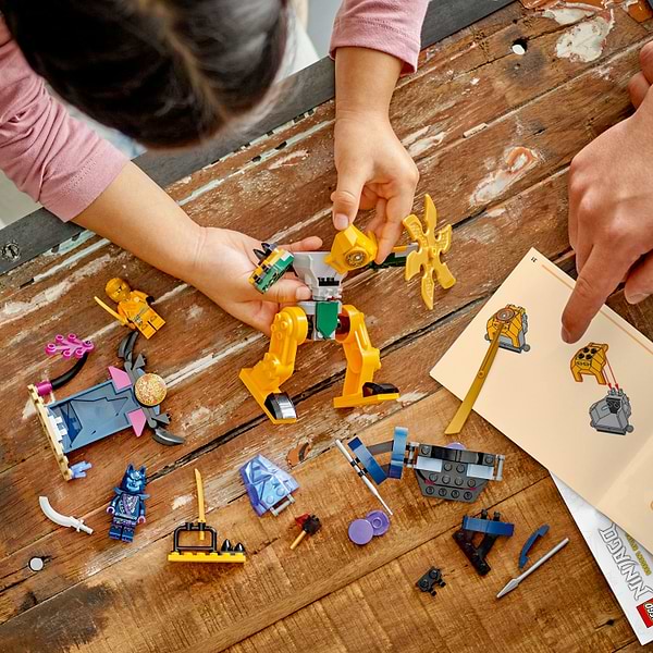 Фото - Конструктор LEGO NINJAGO Бойовий робот Аріна (71804)
