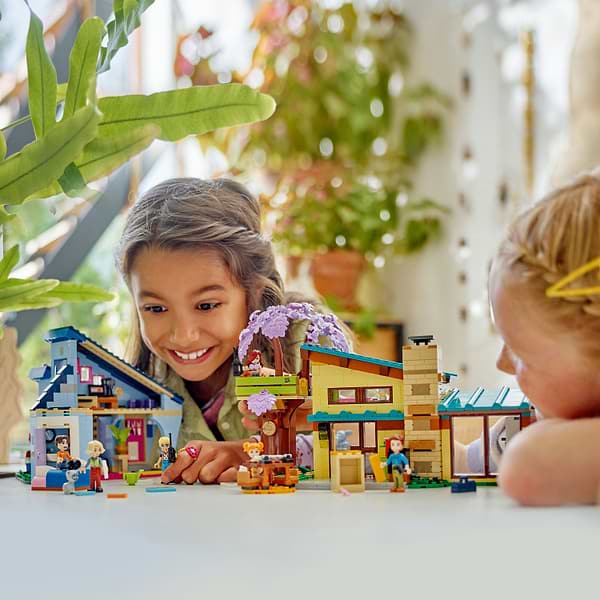 Фото - Конструктор LEGO Friends Родинні будинки Оллі й Пейслі (42620)