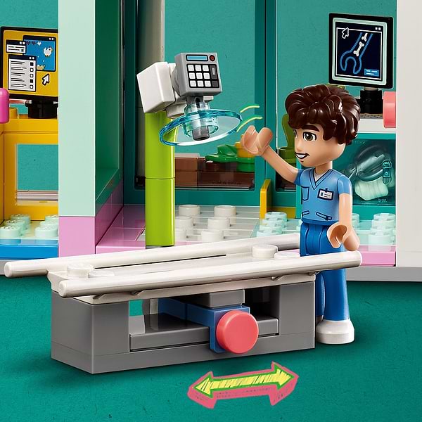 Фото - Конструктор LEGO Friends Лікарня в Хартлейк-Сіті (42621)