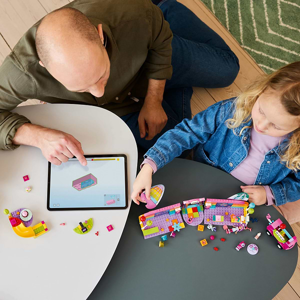 Фото - Конструктор LEGO Gabby’s Dollhouse Святкова кімната Ґаббі (10797)