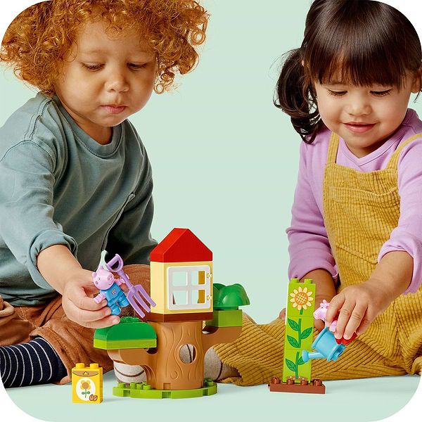 Фото - Конструктор LEGO DUPLO® Сад и домик на дереве Пеппи (10431)
