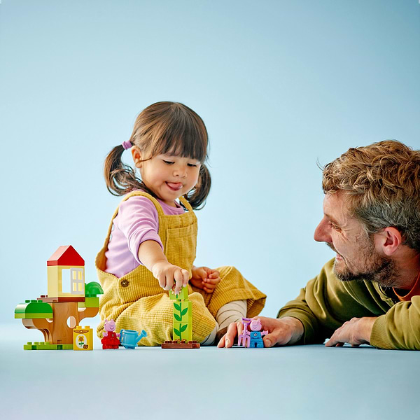 Фото - Конструктор LEGO DUPLO® Сад и домик на дереве Пеппи (10431)