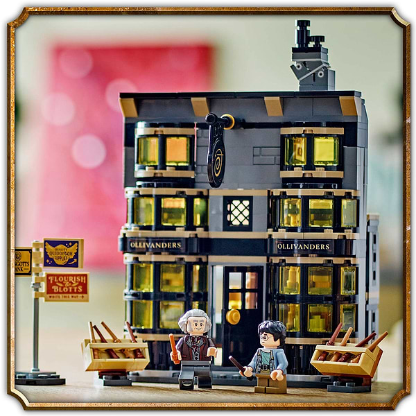 Фото - Конструктор LEGO Harry Potter™ Магазины Оливандера и мантий от Мадам Малкин (76439)