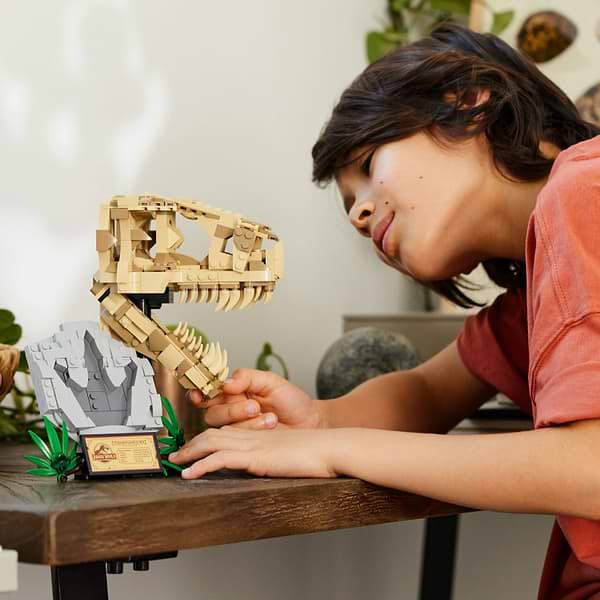 Фото - Конструктор LEGO Jurassic World Скамʼянілості динозаврів: череп тиранозавра (76964)