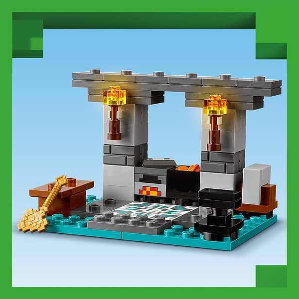Фото - Конструктор LEGO Minecraft Оружейная (21252)