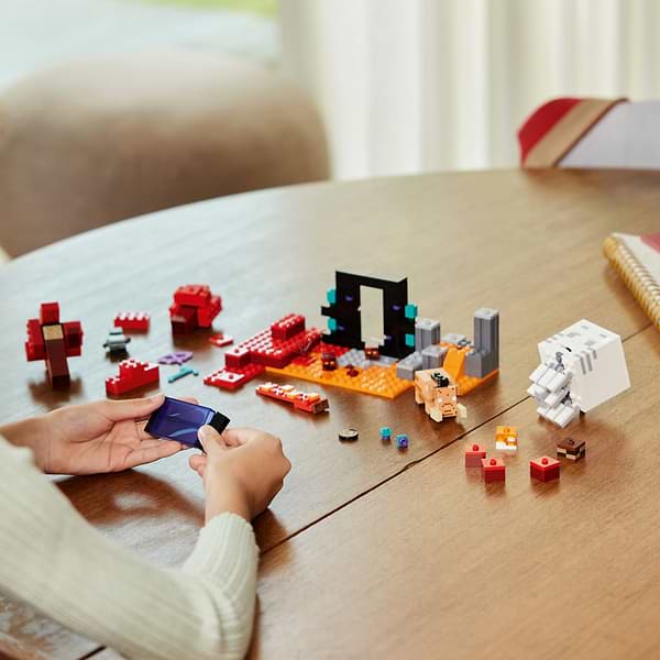 Фото - Конструктор LEGO Minecraft Засідка біля порталу в Нижній світ (21255)