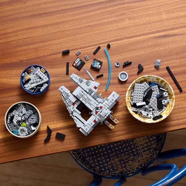 Фото - Конструктор LEGO STAR WARS TM Тысячелетний сокол (75375)