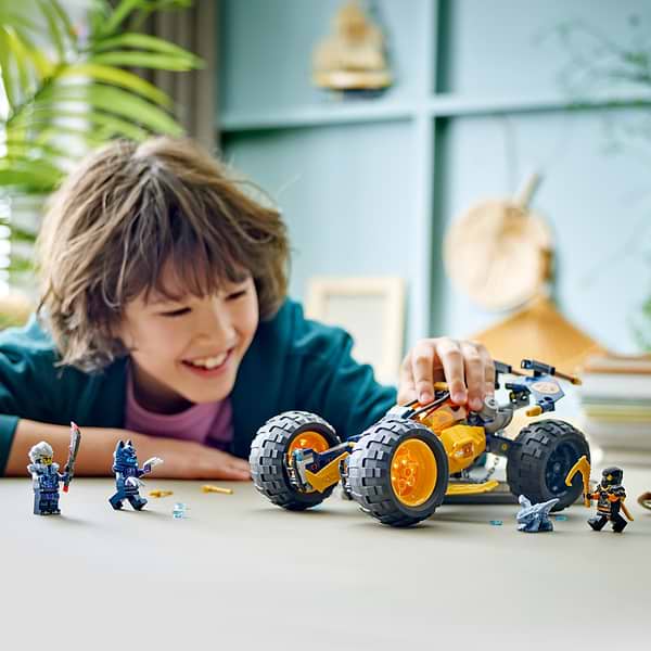 Фото - Конструктор LEGO NINJAGO Багі для бездоріжжя ніндзя Арін (71811)