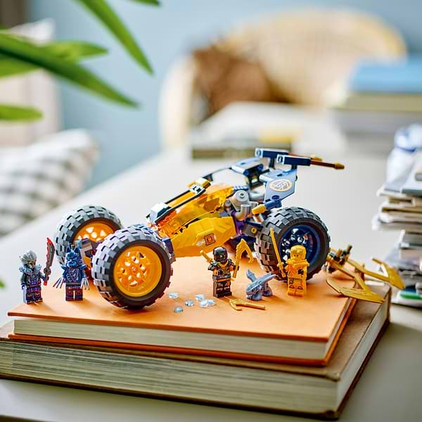 Фото - Конструктор LEGO NINJAGO Багі для бездоріжжя ніндзя Арін (71811)