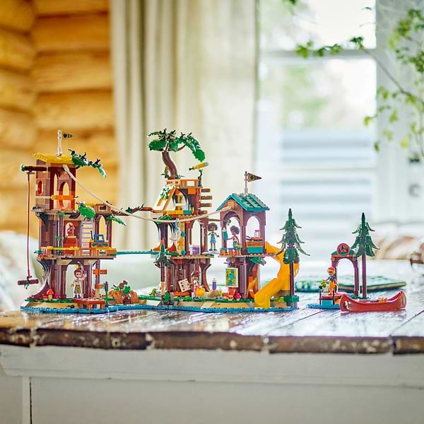 Фото - Конструктор LEGO Friends Домик на дереве в приключенческом лагере (42631)