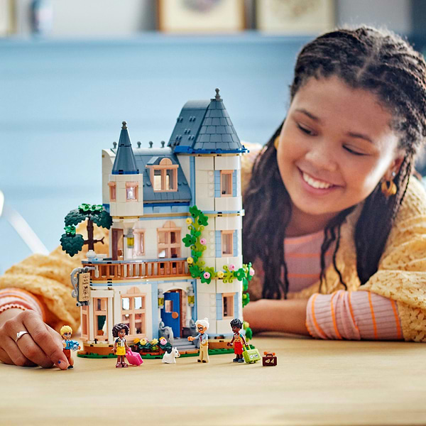 Фото - Конструктор LEGO Friends Замковий готель «Ночівля і сніданок» (42638)