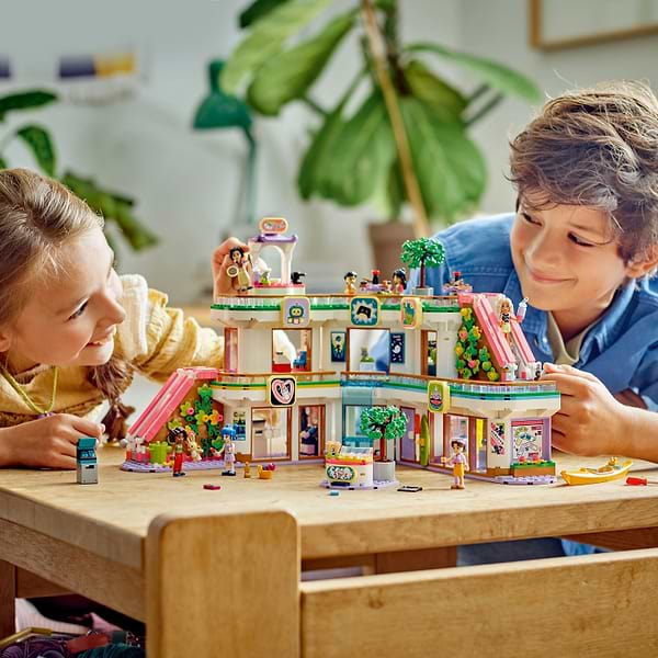 Фото - Конструктор LEGO Friends Торговый центр в Хартлейк-Сити (42604)