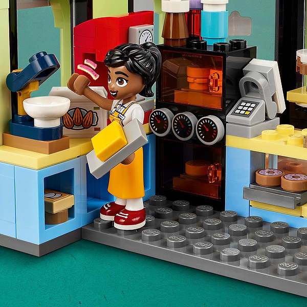 Фото - Конструктор LEGO Friends Кавʼярня Хартлейк-Сіті (42618)