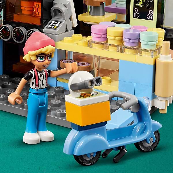 Фото - Конструктор LEGO Friends Кавʼярня Хартлейк-Сіті (42618)