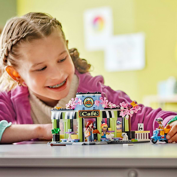Фото - Конструктор LEGO Friends Кавʼярня Хартлейк-Сіті (42618)