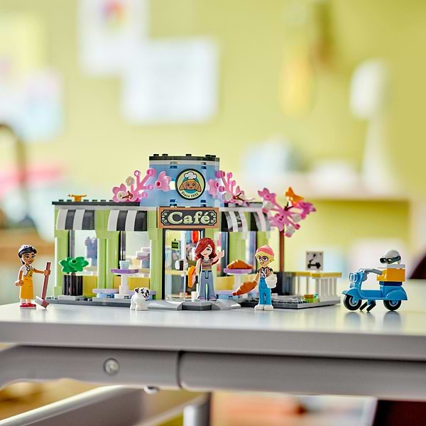 Фото - Конструктор LEGO Friends Кавʼярня Хартлейк-Сіті (42618)
