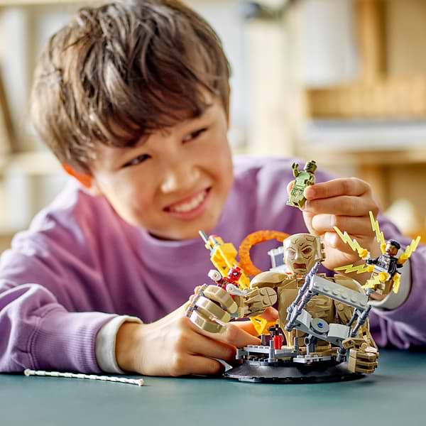 Фото - Конструктор LEGO Marvel Людина-Павук vs. Піщана людина: Вирішальна битва (76280)