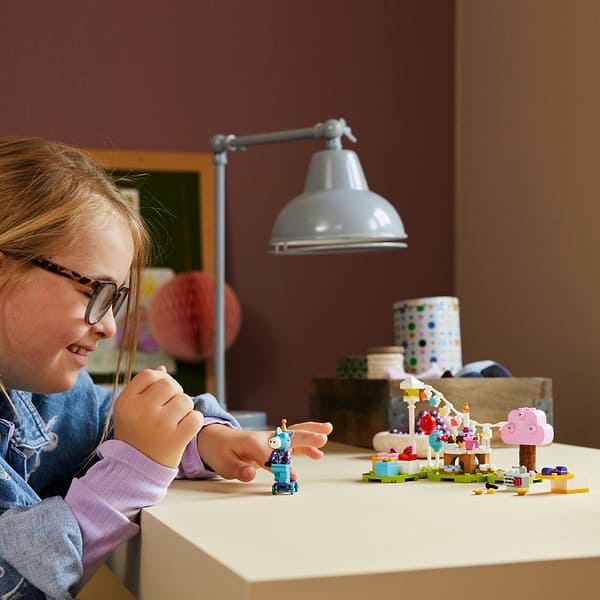 Фото - Конструктор LEGO ANIMAL CROSSING Вечеринка по случаю дня рождения Julian (77046)
