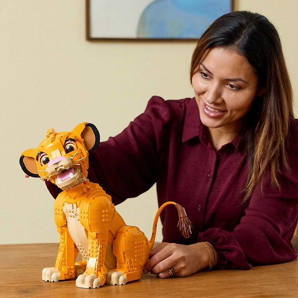 Фото - Конструктор LEGO ǀ Disney Юный король Лев Симба (43247)