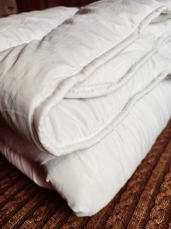 Фото - Ковдра демісезонна полуторна Vladi Комфорт 300г/м² 140х205