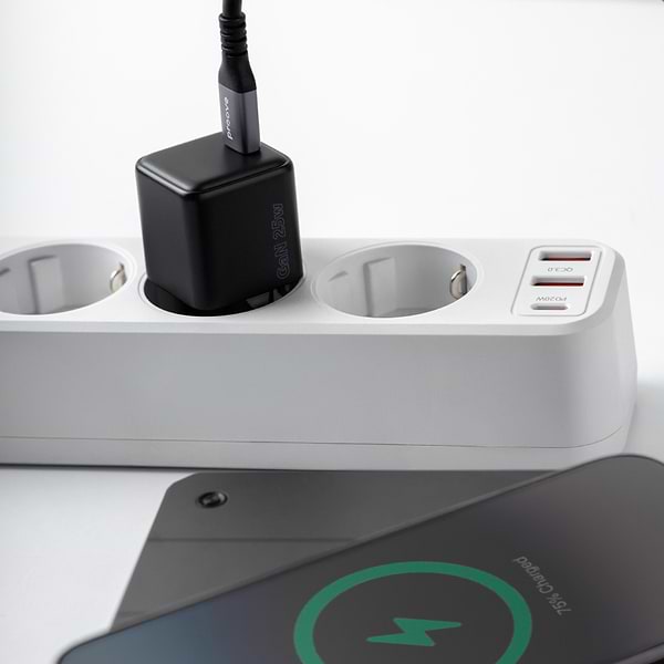Фото - Сетевое зарядное устройство Proove Pocket GaN 25W Type-C + USB black (WCPG25111201)