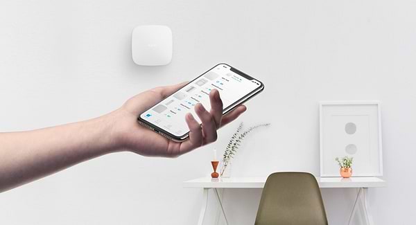 Фото - Бездротова станція керування приладами Ajax Hub Plus (GSM+Ethernet+Wi-Fi+3G) White (000010642)