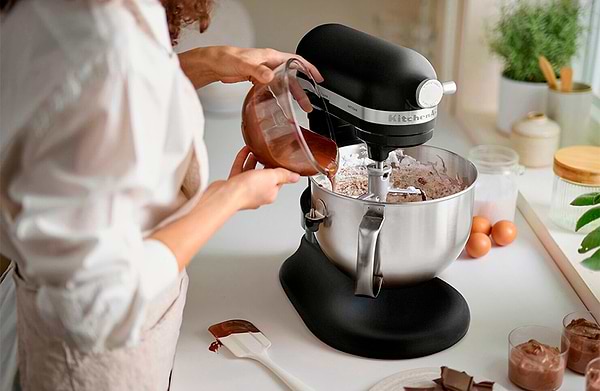 Фото - Кухонная машина KitchenAid Artisan (5KSM60SPXEBM)