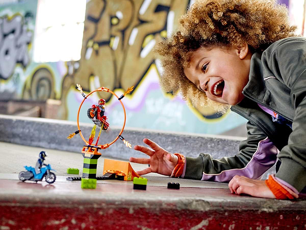 Фото - Конструктор LEGO City Stuntz Состязание трюков (60299)