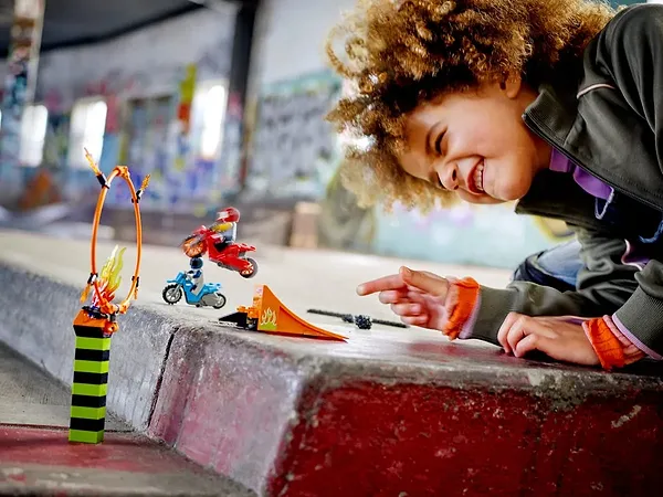 Фото - Конструктор LEGO City Stuntz Состязание трюков (60299)