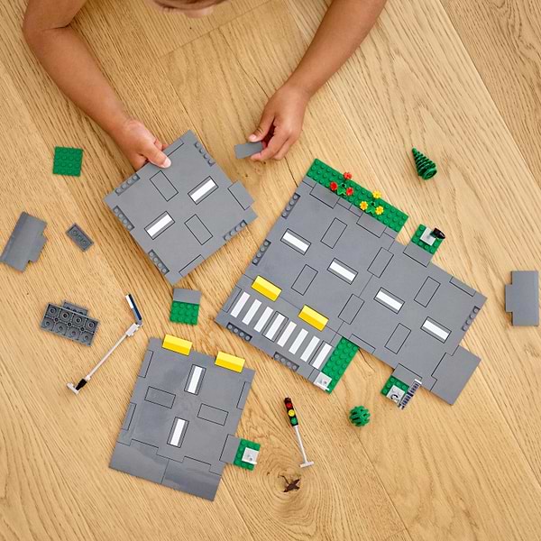 Фото - Конструктор LEGO City Дорожные плиты (60304)