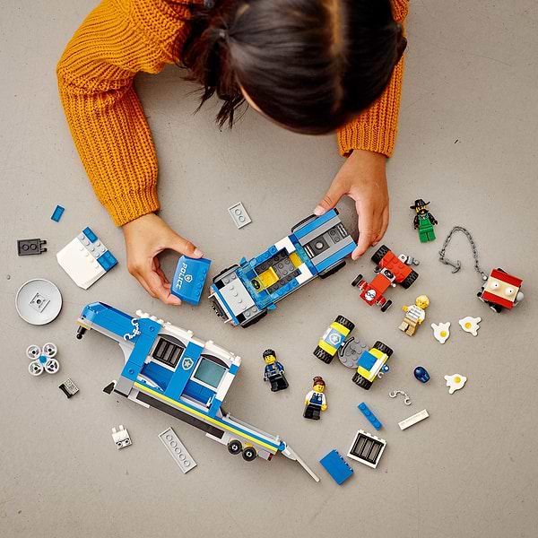 Фото - Конструктор LEGO City Полицейский мобильный командный трейлер (60315)
